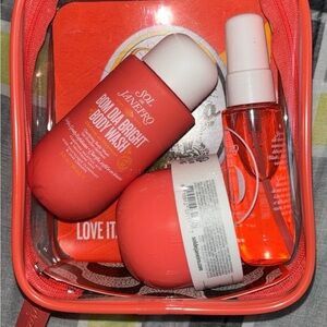 New Sol de Janeiro Bom Dia Bright Body Wash Set - Coral
